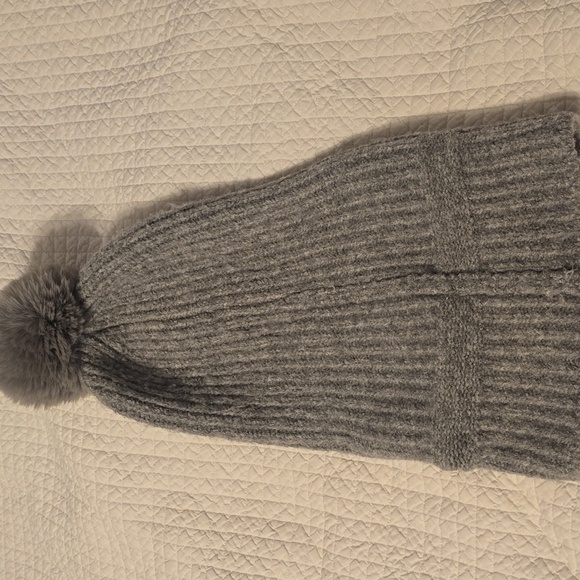 Steve Madden Beanie - Picture 6 of 9